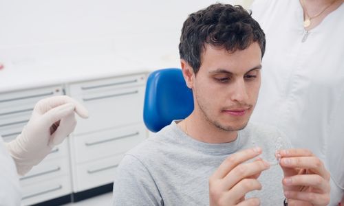 Beratung zur Aligner-Therapie in der Zahnarztpraxis